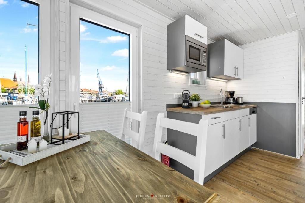 Hausboot Gluecksmomente Mit Dachterrasse In Schleswig Am Ostseefjord Schlei エクステリア 写真
