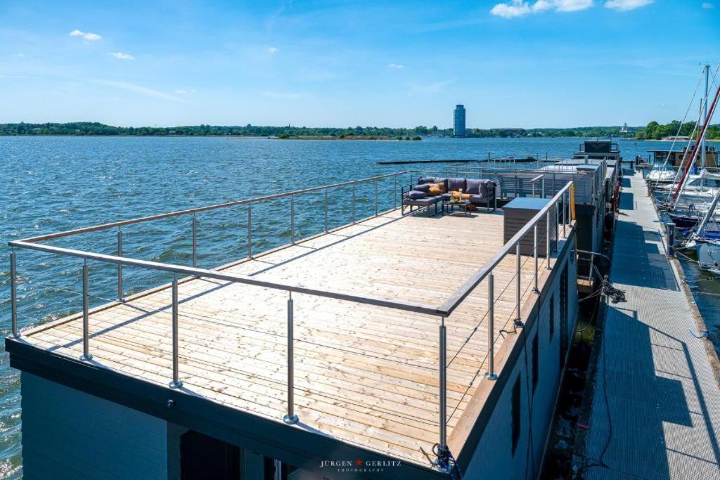 Hausboot Gluecksmomente Mit Dachterrasse In Schleswig Am Ostseefjord Schlei エクステリア 写真